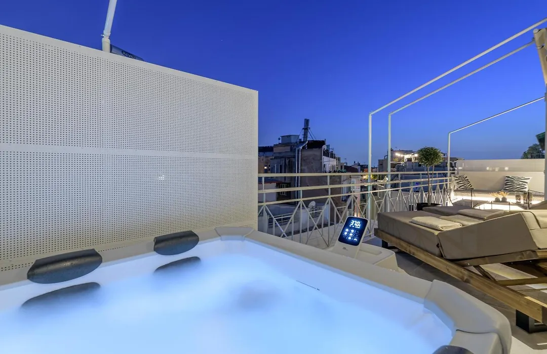 Central Sunny Loft With Plunge Pool-1